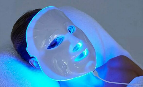 Điều trị bằng đèn chiếu LED để chống lại những thay đổi liên quan đến tuổi tác trên da mặt